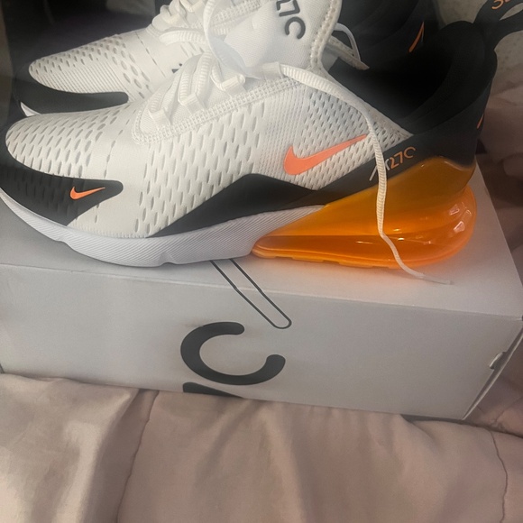 Nike Air Max270 - Picture 3 of 11